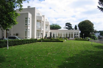 P815 Thames Lawn Front 2