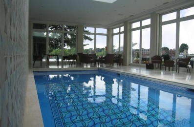P815 Thames Lawn Swimming Pool